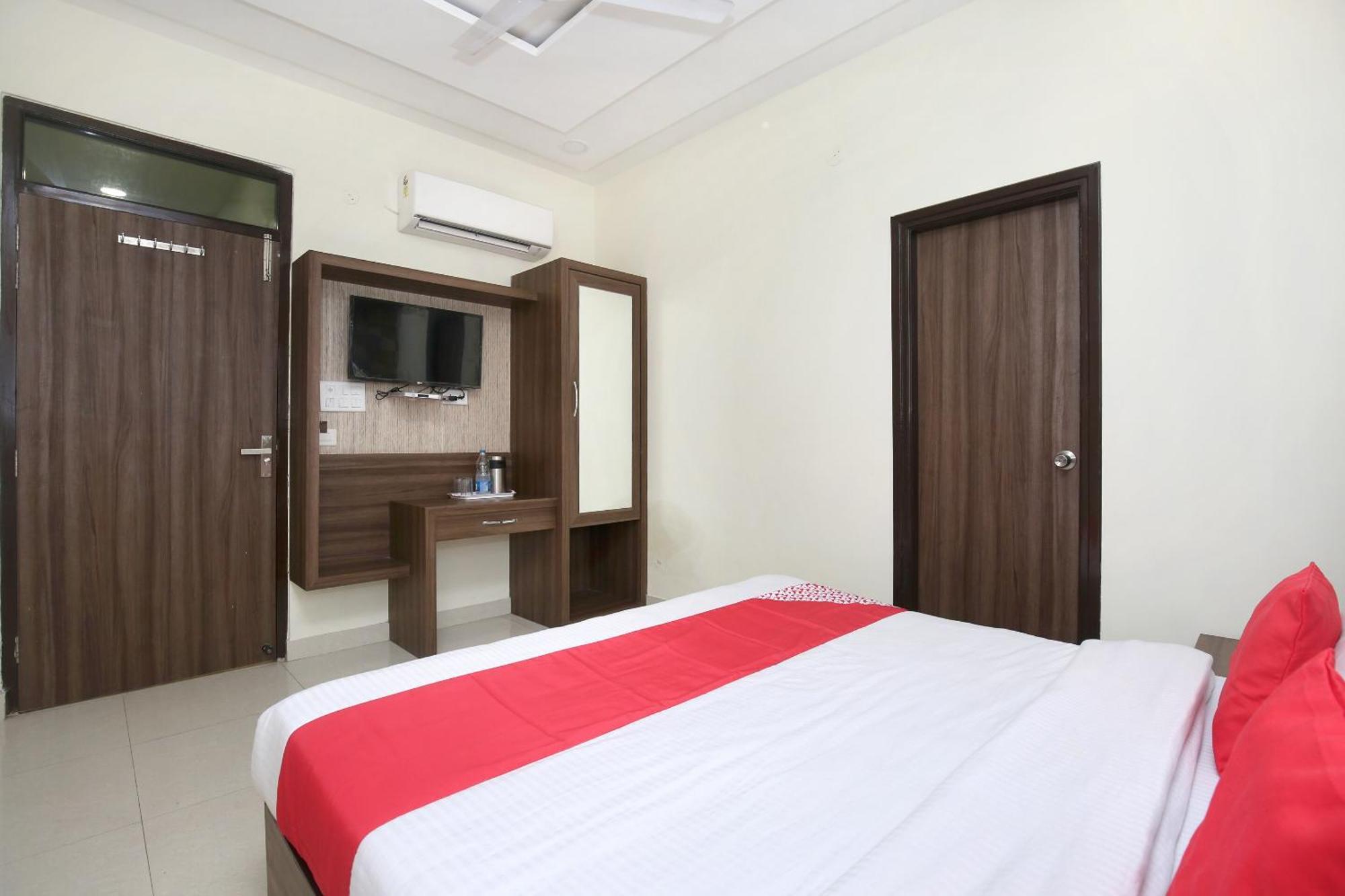 Oyo 17307 Hotel Kings Amritsar Esterno foto
